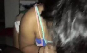 Video de traição da noiva gostosa gozando cheia de tesão no pau do amante